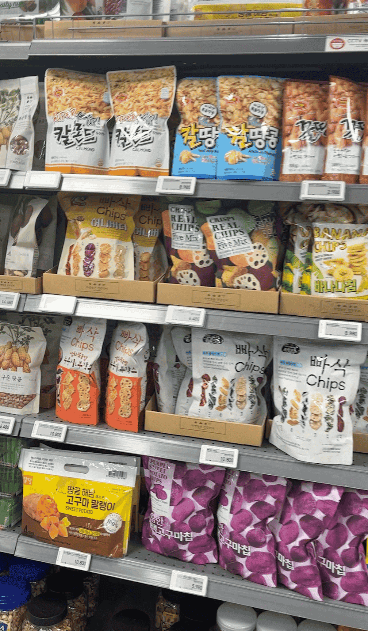 Korean snacks in EMART supermarket.
